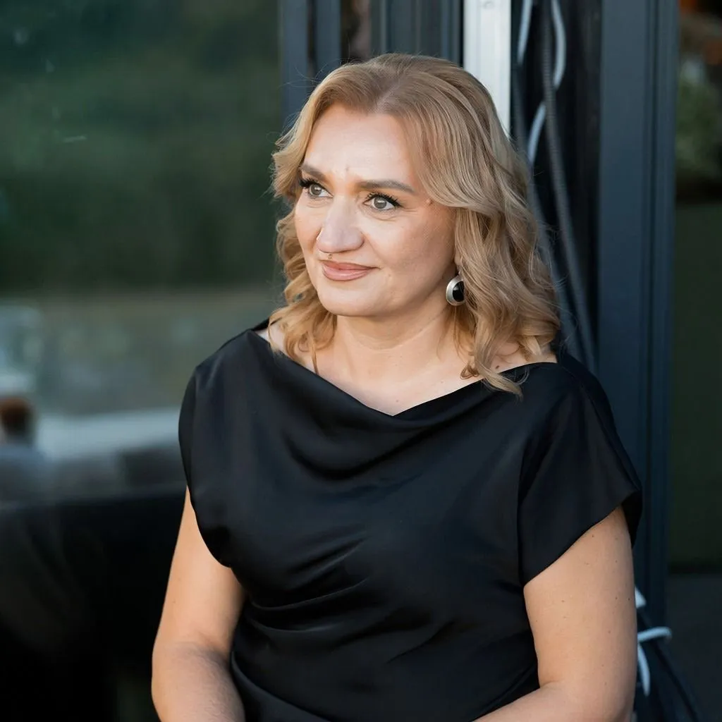Основательница Allandra